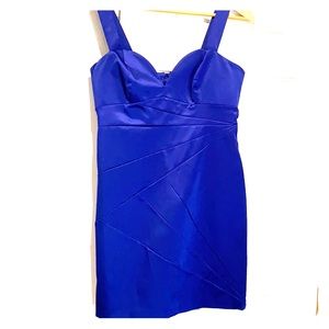 H&M woman cocktail dress made out of thick satin